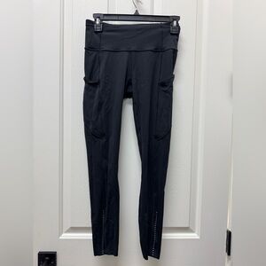 Lululemon Invigorate Tight / Legging in Everlux fabric
Size 6